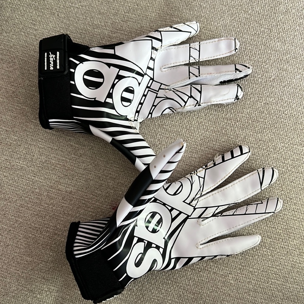 Adidas-Youth gloves size Small